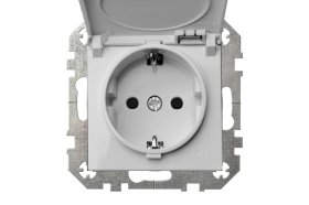 Kištukinis lizdas LIREGUS Epsilon Profi Line, 1 vietos, įleidžiamas, baltos sp., su įžeminimu, spyruokliniai pajungimo kontaktai, IKL16-208-01.E/B 