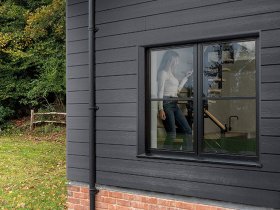 Pluoštinio cemento dailylentė CEDRAL C18, medžio struktūros paviršiumi, matmenys 10 x 190 x 3600 mm, 1vnt. - 0,684 m², nakties vandenyno spalva, 141354