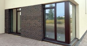 Fasadinės plytelės HANDMADE, 205 x 63 x 17 mm, 50 vnt./dėž., rudos spalvos, Lietuva. Išeiga vnt./m2 prie 12 mm siūlės 65 vnt.