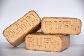 Kietmedžio pjuvenų briketai, 9,8/10 kg, drėgnumas: < 7%, peleningumas: < 1%, kaloringumas: ~ 18-19,5 Mj/kg