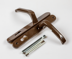 Durų rankena VEROFER, Skirta PVC durims, su plokštele, 3 montavimo varžtai, rudos spalvos