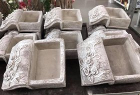 Vienmetė gėlė, kompozicija kapams KNYGA, skersmuo 23 cm.