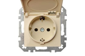 Kištukinis lizdas LIREGUS Epsilon Profi Line, 1 vietos, įleidžiamas, smėlio sp., su įžeminimu, spyruokliniai pajungimo kontaktai, IKL16-208-01.E/S