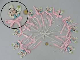 Pavasarinės dekoracijos ant pagaliukų, su gėlių raštais