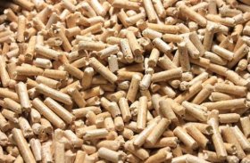 Medienos pjuvenų granulės, sertifikuotos, 6mm, 15 kg, drėgnumas < 10%, peleningumas < 0,7, kaloringumas 16,5-19 MJ/kg-19 MJ/kg
