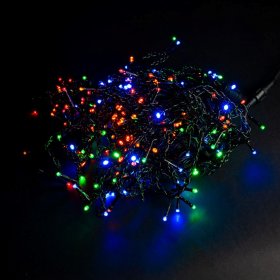 Šviečianti girlianda-varveklis SUNLUX T30, 600 LED su plonu laidu, 30 m., įvairiaspalvė, IP44, tinka naudoti lauke, 30M-600-4