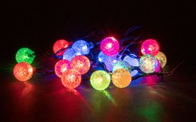 Šviečianti girlianda SUNLUX AAA4, 20 LED burbuliukų, 4 m., įvairiaspalvė, IP44, tinka naudoti lauke, 6B 020QP-1