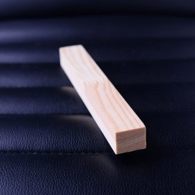 Tašelis obliuotas, matmenys 30 x 30 x 2400 mm, pušis, A klasė