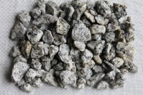 Dekoratyviniai akmenukai, juodai-balti, C, frakcija 4-8 mm, 25kg