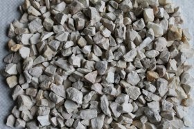 Dekoratyvinė skalda, balta, frakcija 4-8 mm, 25 kg.