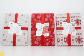 Kalėdinė staltiesė, 130 x 180 cm, 3 skirtingi dizainai,  80% poliesteris, 20% medvilnė