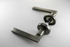 Rankena MP, MRO-32-20, skandinaviškas standartas, spalva auksas/bronza, tinka su MUZ-20 durų apyraktėmis