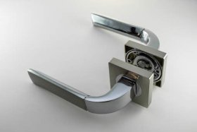 Rankena MP, MRO-72-15, poliruotas/matinis chromas, tinka su MUZ-15 durų apyraktėmis