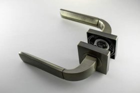 Rankena MP, MRO-72-15, spalva auksas/bronza, tinka su MUZ-15 durų apyraktėmis