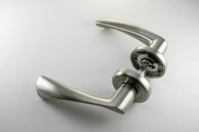 Rankena MP, MRO-33-20, skandinaviškas standartas, matinis chromas, tinka su MUZ-20 durų apyraktėmis