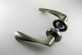 Rankena MP, MRO-33-20, skandinaviškas standartas, spalva auksas/bronza, tinka su MUZ-20 durų apyraktėmis