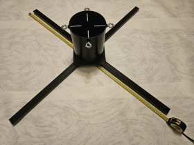 Eglutės stovas, rankų darbo, skersmuo 15 cm., laiko eglutę iki 4 m.