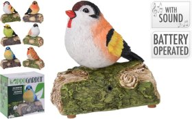 Sodo dekoracija, paukštelis skleidžiantis garsus, (reikalingos dvi AA baterijos), galimi 6 skirtingi dizainai, išmatavimai 13,5 x 7 x 13 cm.