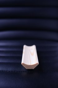 Vidinis kampas, matmenys 15 x 30 x 2700 mm, baltos spalvos, pušis, A klasė