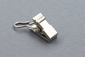 Segtukai HESORA Metaliniai, Skirti plienos lyno karnizui, šviesaus matinio sidarbo spalvos, 1mš.-30 vnt.