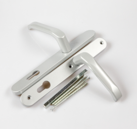 Durų rankena VEROFER, Skirta PVC durims, su plokštele, 3 montavimo varžtai, sidabro spalvos