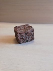 Granitinė grindinio trinkelė RED, matmenys 50 x 50 x 50 mm