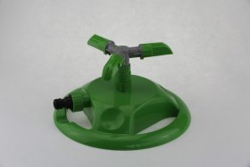 Pastatomasis purkštuvas HERVIN GARDEN MY-501, 3 besisukančios atšakos tolygiam laistymui, apipurškimo plotas iki 180 m2, pradeda veikti nuo vandens slėgio (1,5 bar)