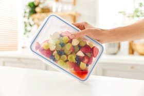 Hermetinė maisto saugojimo dėžutė, 1,5 l, skaidri su mėlynu dangteliu