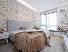 PVC klijuojama ruloninė sienų danga WAKSLINE Ym-18, spl. Pasteliniai trikampiai, 500x2800x2,5 mm, padengta aliuminio plėvele