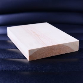 Tašelis obliuotas, matmenys 30 x 145 x 2400 mm, pušis, A/B klasė