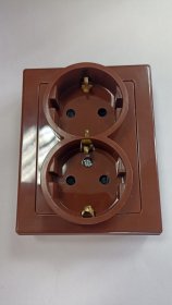 Kištukinis lizdas TIMEX, 2 vietų, paviršinis, su įž., 16 A, 250 V, rudos sp., GNT-7 Jw BR, A550340025