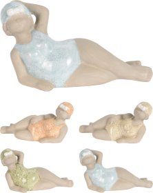 Sodo dekoracija PAPLŪDIMIO MOTERIS, gulinti, 4 skirtingų sp., 22 x 7,5 x 11,5 cm.
