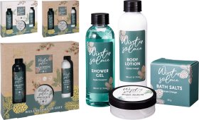 Vonios rinkinys, rinkinyje: dušo žėlė 150 ml, kūno losjonas 150 ml, kūno šveitiklis 50 ml, vonios druska 50 g, 2 skirtingi kvapai 