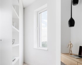 Langas atidaromas/atverčiamas su mikro ventiliacija, dešininis, matmenys 700x800 mm