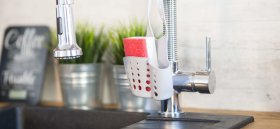 Pakabinamas krepšelis kriauklei Eko_850M, plastikinis, kabinamas ant maišytuvo