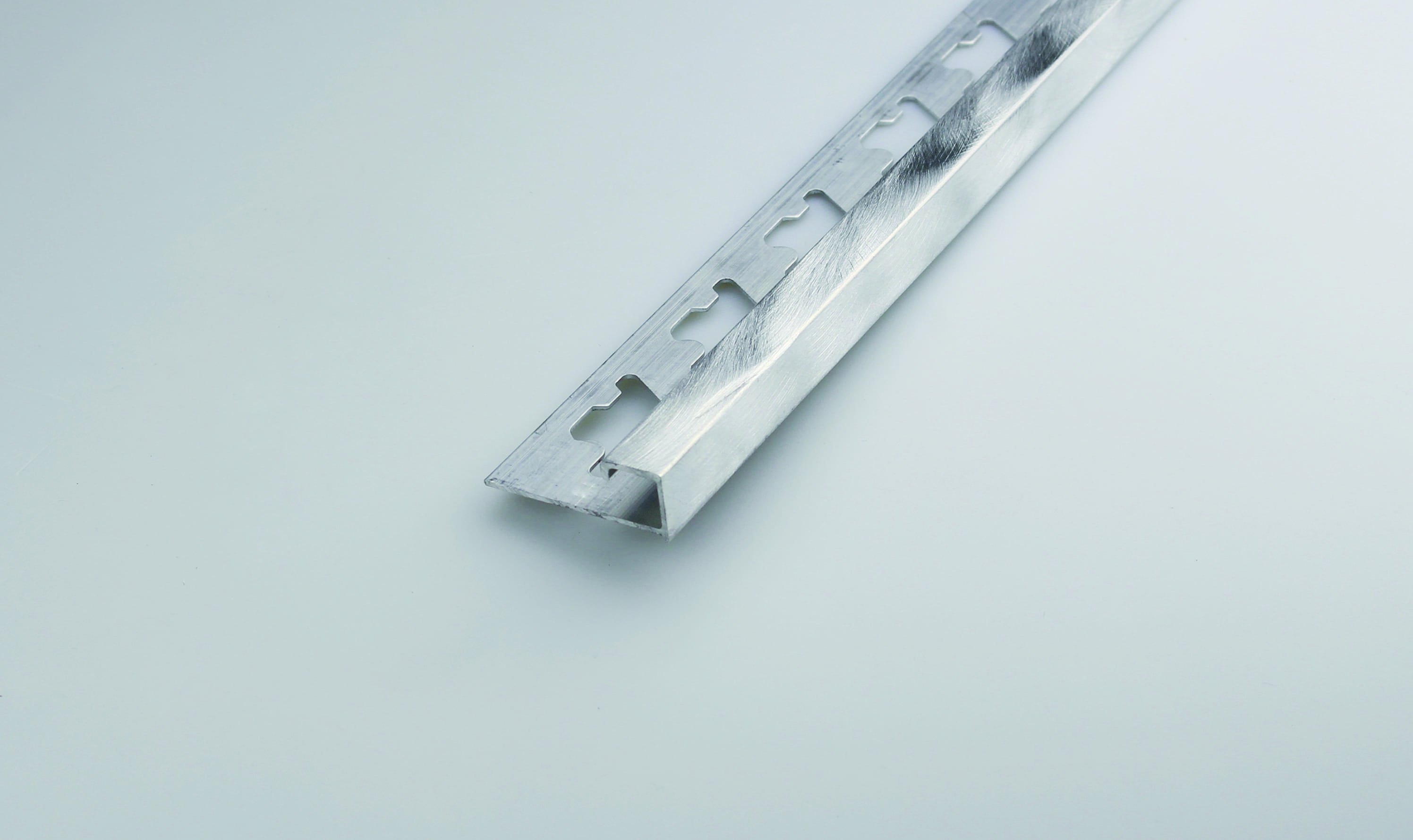 Kampas plytelėms ARCANSAS 041/61, 2500 x 27 x 10 mm, aliuminis, šlifuotas