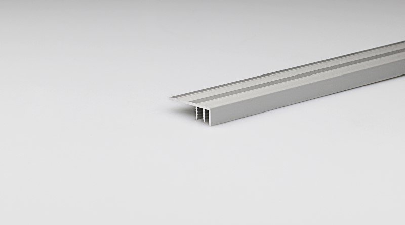 Aliumininė grindų juostelė ARCANSAS 027Cx1/90, 900 x 30 mm, reguliuojamas aukštis 6-10 mm, anoduota, sidabro spalvos, satinas