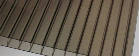 Polikarbonatoplokštėdvisienė,kamerinė,matmenys8x1050x2000mm,bronzosspalva