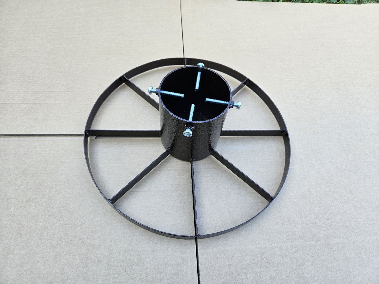 Eglutės stovas ŽIEDAS, rankų darbo, skersmuo 13,3 cm., laiko eglutę iki 3 m.