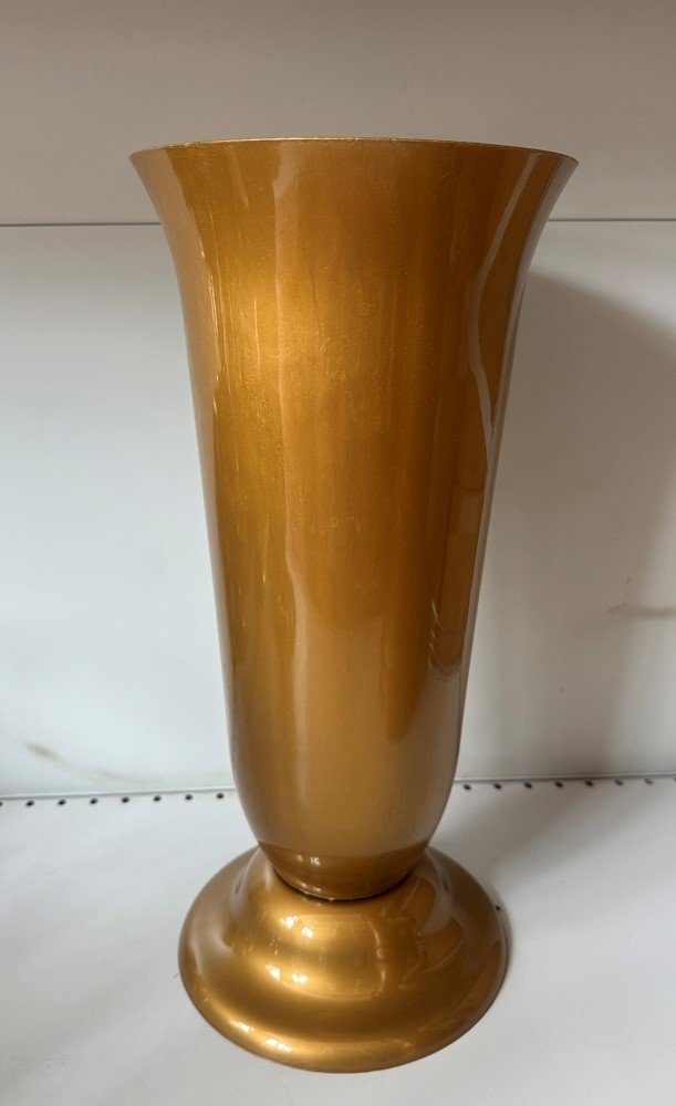 Pastatoma kapų vaza (55), auksinės sp., vazos skersmuo 21 cm.