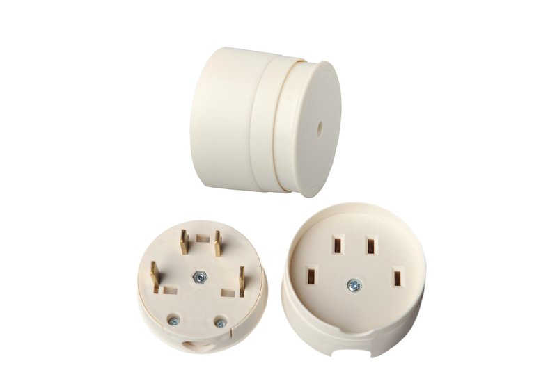 Trifazė šakutė LIREGUS, paviršinis, baltos sp., su įžeminimu, 4 kontaktų, ES25-001.B