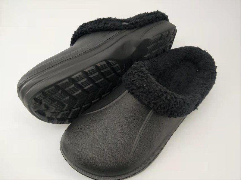 Vyriškos juodos pašiltintos klumpės HERVIN HERVIN Pkvyr009, 42 dydis