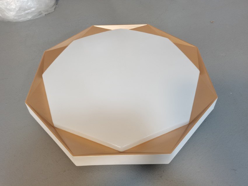 Lubinis LED šviestuvas BALTIK GAISMA K2216/530, 30/30/60 W, 3000+6000K, 230V, 3269 lm, su pultu, 530 mm skersmens, baltos/auksinė sp.