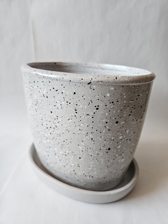 Keraminis vazonas ovalas su lėkšte, VO-1, aukštis 16,5 cm., skersmuo 20 / 13 cm.