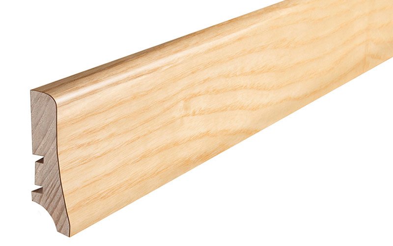 Medinė faneruota grindjuostė BARLINEK P20, 58 x 20 x 2200 mm, spl. uosis, P2002011A