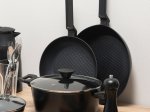 Keptuvė MAKU Deal, nelimpanti danga, juodos sp., skersmuo 24 cm