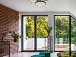 Pakabinamas LED šviestuvas GLOBO Sid, 30W, 230V, 3000K, 3900 lm, metalas, plastikas, MDF tamsiai rudas medis, matinės juodos sp., 380 x 105 x 400 mm, 67273-30