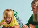 Konstruktorius LEGO City, raudonas ūkio traktorius su priekaba ir avimi