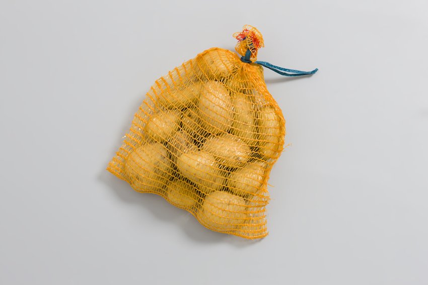 Tinklinis megztas maišas NNZ, 35 x 50 cm raudonas (geltoni, oranžiniai, violetiniai, balti, žali) su raišteliu