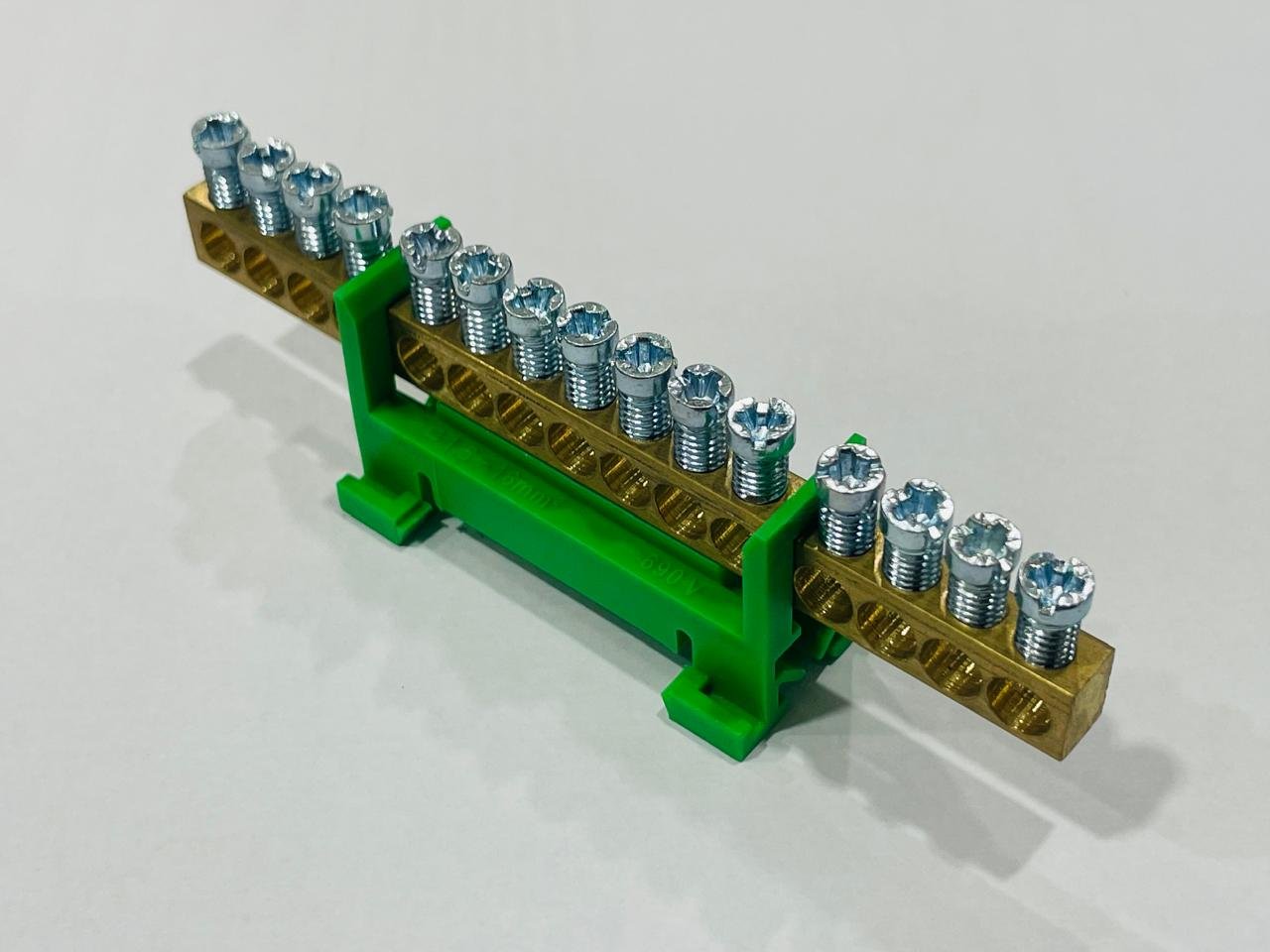 Kontaktinė kaladėlė MOREK MAD0015G33, 15 vietų, įžeminimo, PE14, 15 x 16 mm², žalios spalvos